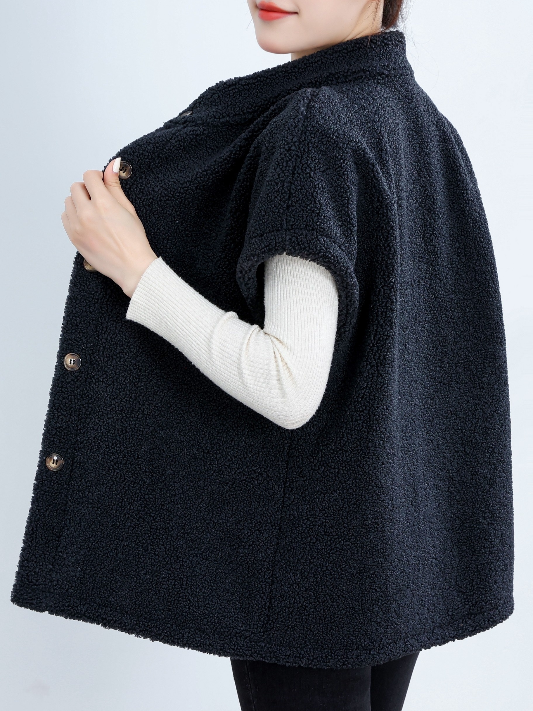 纽扣前襟泰迪熊背心 休闲短袖纯色百搭女士背心服装细节图 3