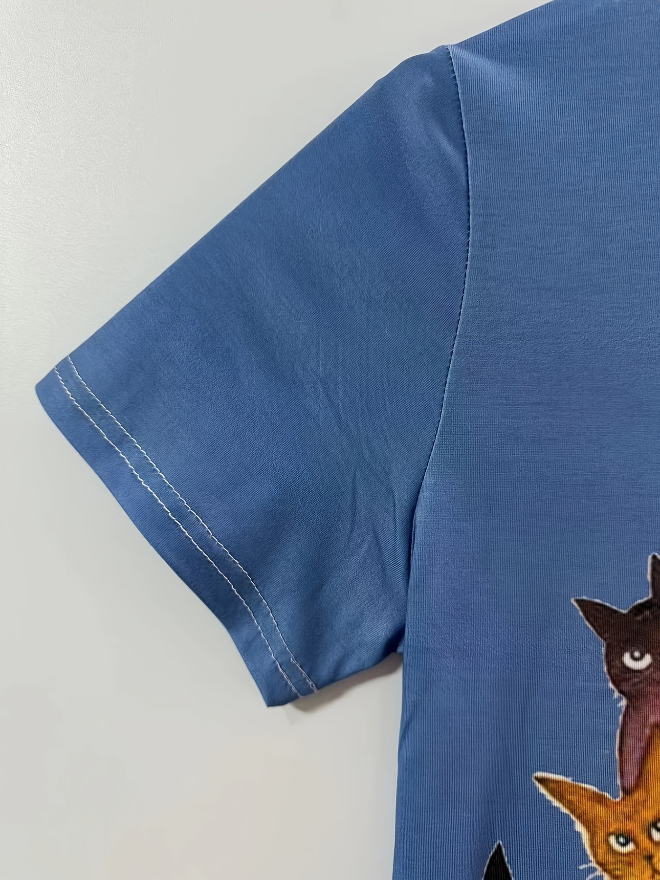 猫咪印花圆领T恤图案特写