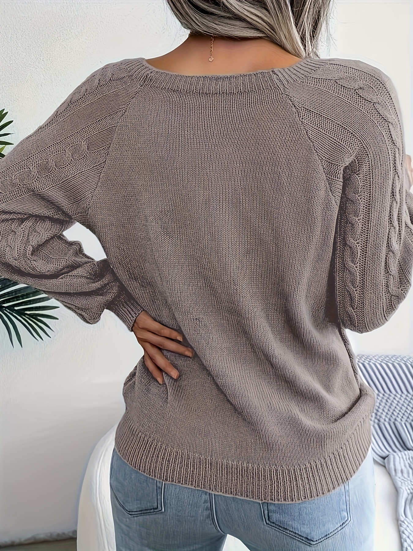 纯色绞花针织毛衣 休闲圆领长袖女士服装细节图 8